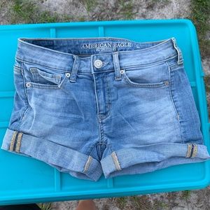 Women’s American Eagle Midi Short Size 2